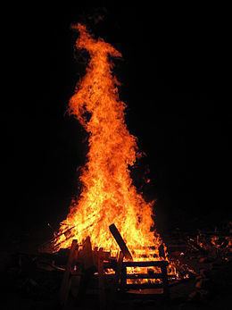 Bonfire httpsuploadwikimediaorgwikipediacommonsthu
