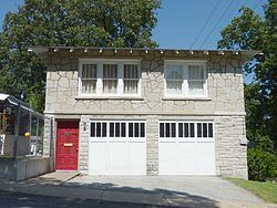 Bonnie & Clyde Garage Apartment httpsuploadwikimediaorgwikipediacommonsthu