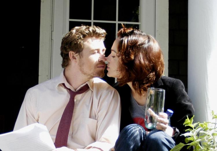 Simon Baker and Frances O'Connor doing a kissing scene in Book of Love (2004)