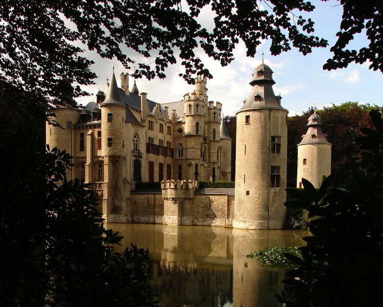 Borrekens Castle httpsuploadwikimediaorgwikipediacommonscc