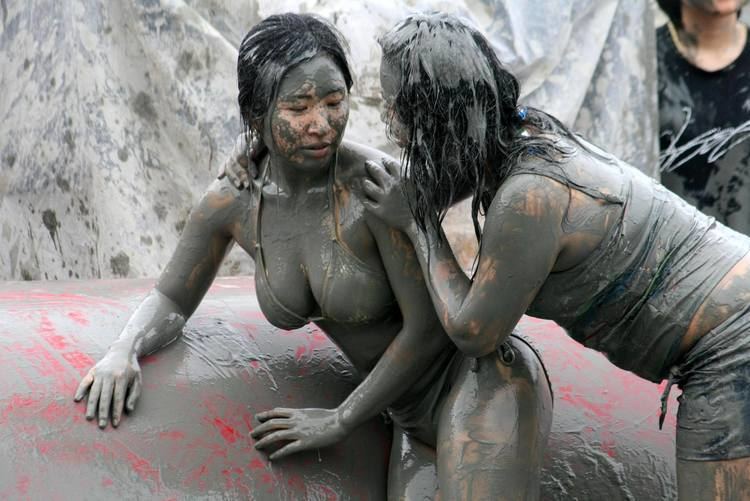 Boryeong Mud Festival The Boryeong Mud Festival Is Where You Need To Be Next Summer Koreaboo