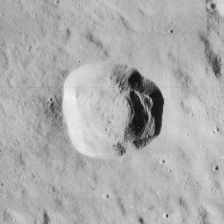 Bouguer (lunar crater)