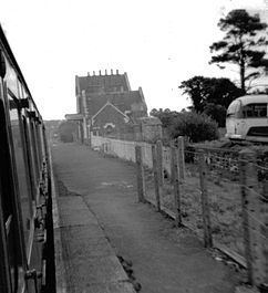 Bow (Devon) railway station httpsuploadwikimediaorgwikipediacommonsthu