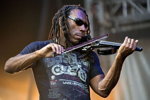 Boyd Tinsley Boyd Tinsley Reveals He Underwent Surgery for Carpal