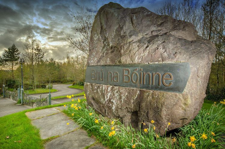 Brú na Bóinne Visitor Centre Mythical Ireland blog Br na Binne visitor centre sign