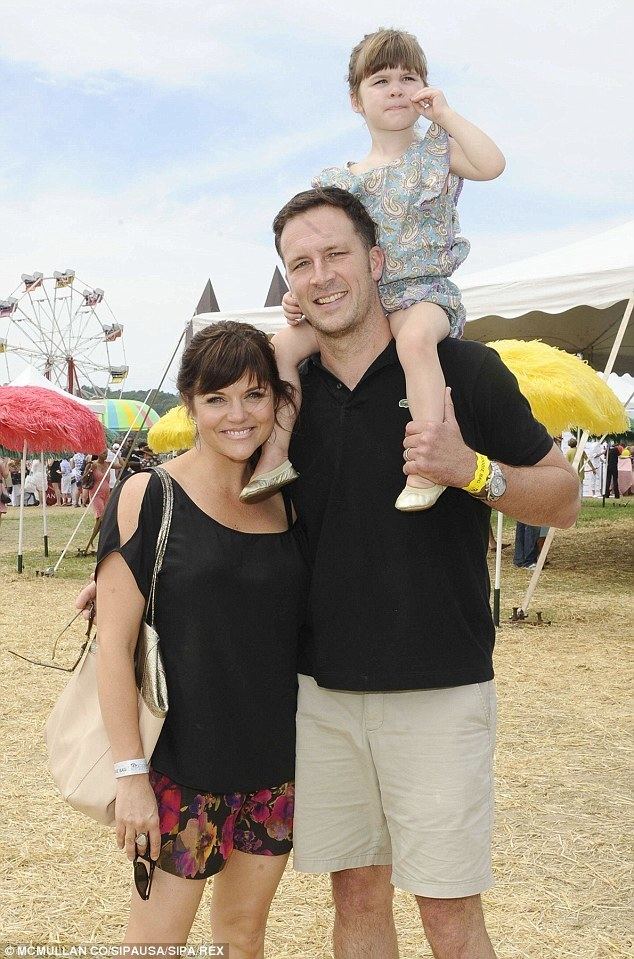 Brady Smith (actor) Tiffani Thiessen expecting her second child with husband