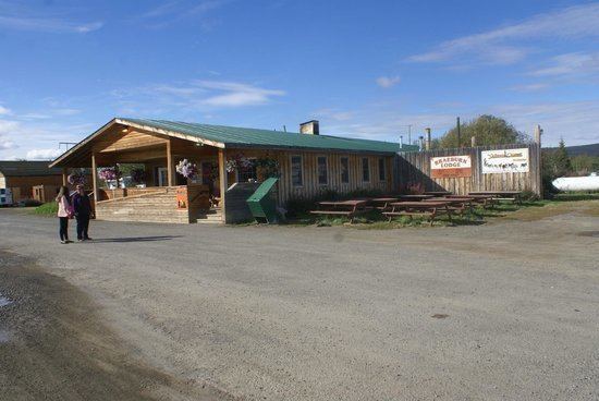 Braeburn Lodge and the famous cinnamon bun Picture of Braeburn Lodge Yukon