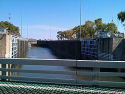 Brandon Road Lock and Dam httpsuploadwikimediaorgwikipediacommonsthu