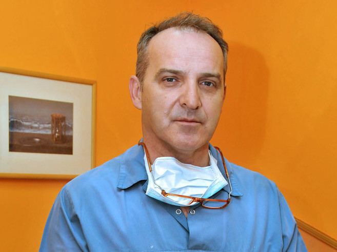 Branko Rašović DR BRANKO RAOVI Dentalni implantati savremeno rjeenje za bezubost