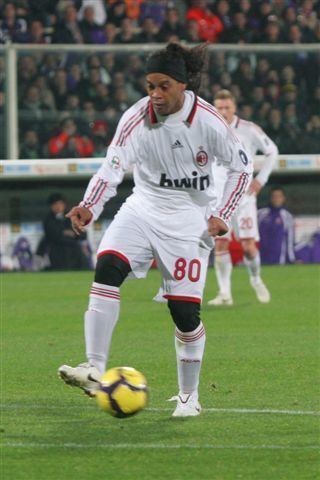 File:Ronaldinho by Vicario.JPG