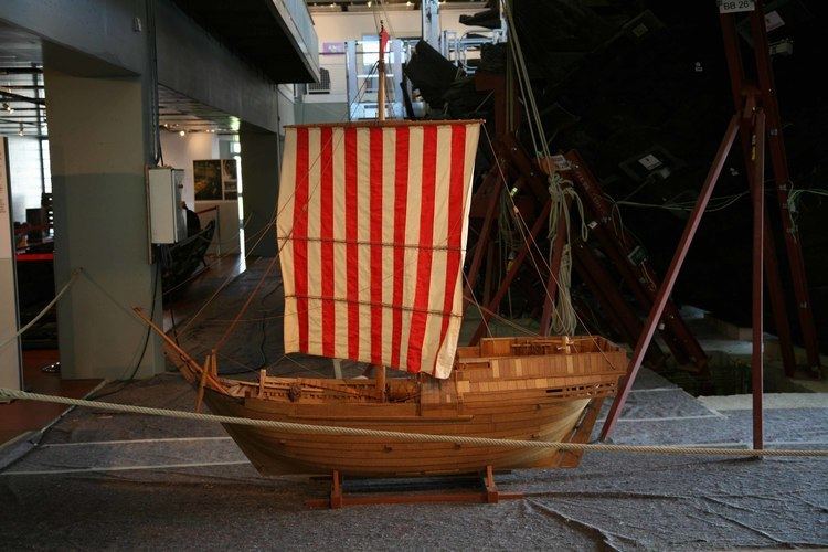 Bremen cog Photos ship model of 1380 Bremen cog in the Bremerhaven Museum