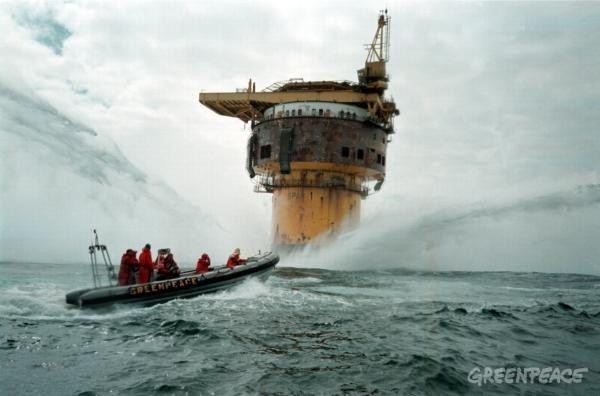 Brent Spar 1995 Shell reverses decision to dump the Brent Spar Greenpeace