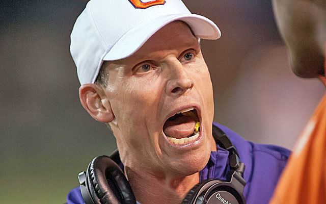 Brent Venables WATCH Clemson 39get back39 coach shines in fun training
