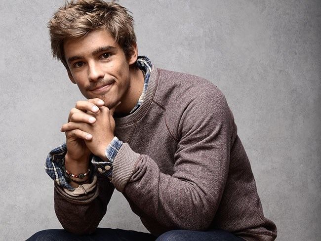 Brenton Thwaites Brenton Thwaites interview about romance girlfriend The