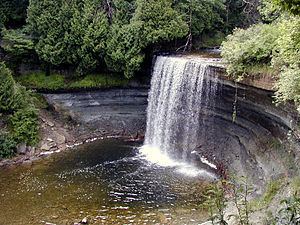 Bridal Veil Falls (Manitoulin Island) httpsuploadwikimediaorgwikipediacommonsthu