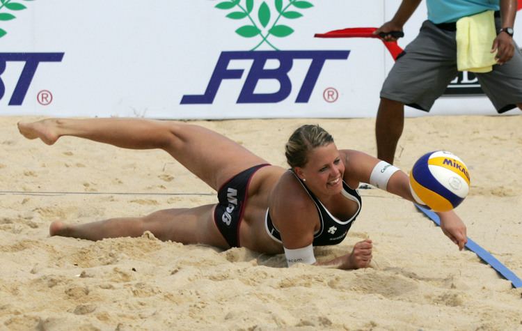 Britta Büthe Germany39s Britta Buthe lays out for the ball