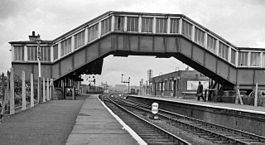 Broadfield railway station httpsuploadwikimediaorgwikipediacommonsthu