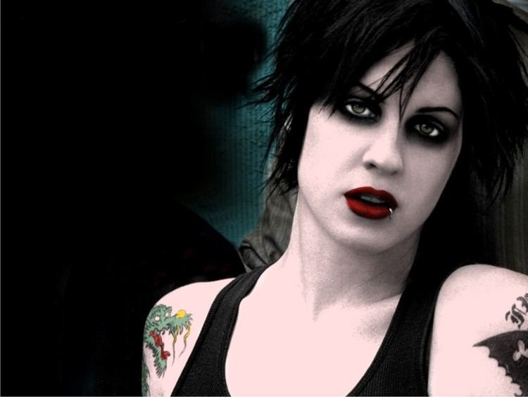 Brody Dalle Brody Dalle The Distillers Spinnerette signs to