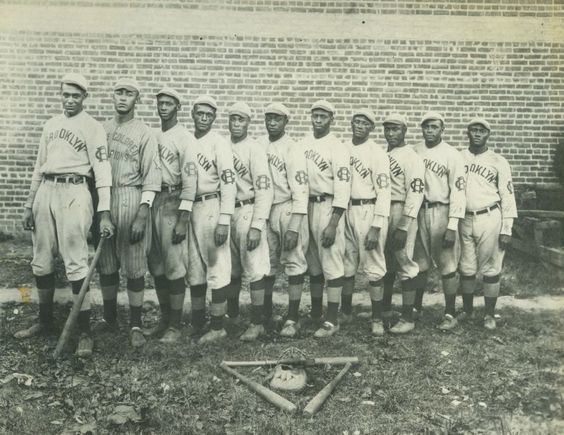 Brooklyn Royal Giants NEGRO BASEBALL Brooklyn Royal Giants baseball team 1917 Sports
