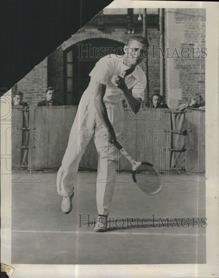 Bruce Barnes (tennis) 1939 Press Photo Tennis player Bruce Barnes at Boston Garden