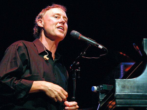 Bruce Hornsby Bruce Hornsby reminds us of the way it was HamptonRoads