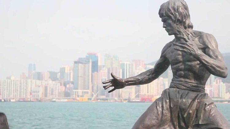 Bruce Lee statue in Hong Kong Bruce Lee statue Hong Kong Star Walk YouTube