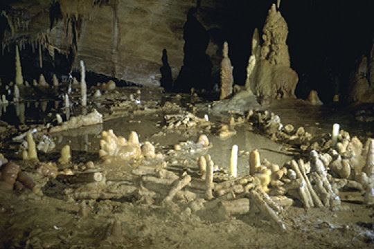 Bruniquel Cave Neanderthals used fire in caves French cave sheds new light on the