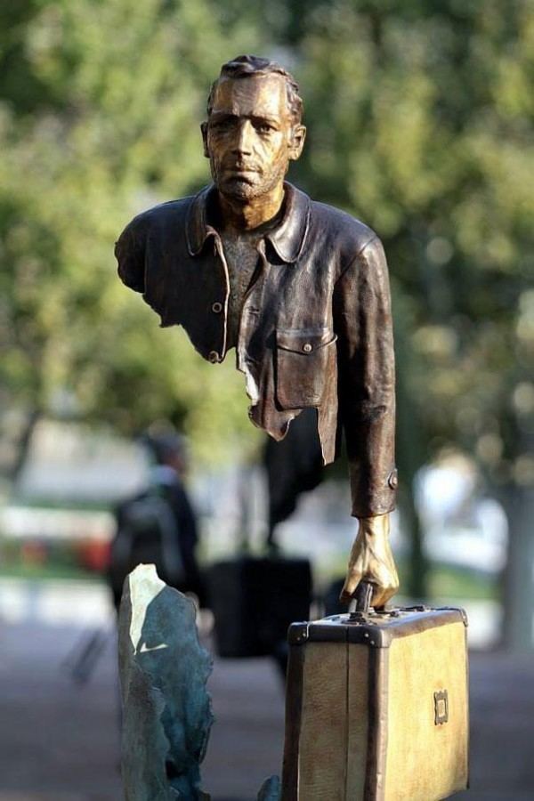 Bruno Catalano Les Voyageurs bronze sculptures by Bruno Catalano ego