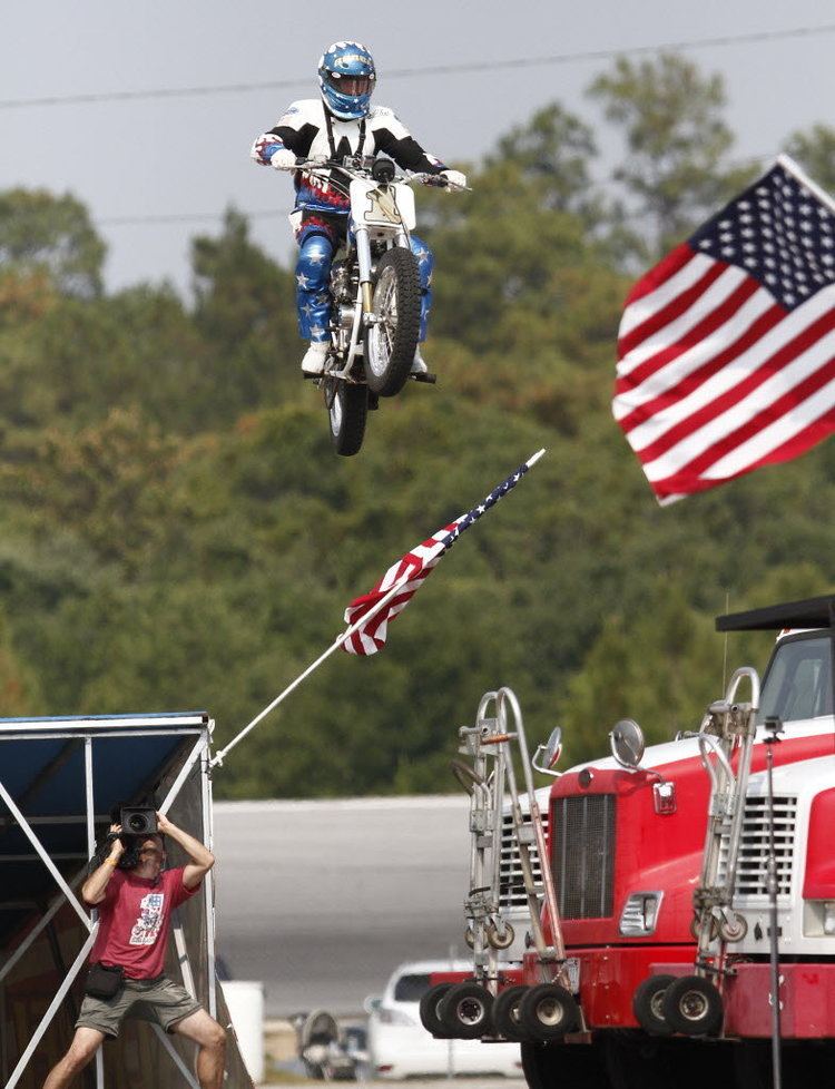 Bubba Blackwell Bubba Blackwell jumps motorcycle for Larry the Cable Guy