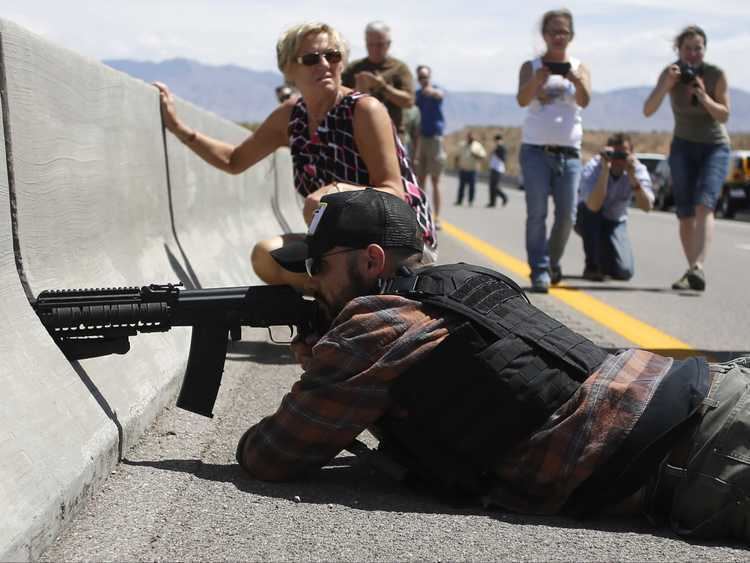 Bundy standoff FBI Investigating Bundy Supporters Who Pointed Guns At Federal