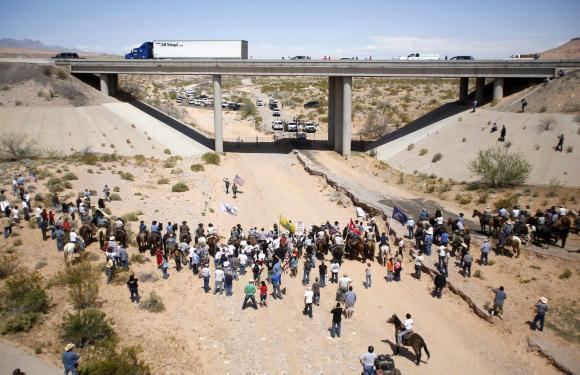 Bundy standoff Cliven Bundy Ranch Standoff Part 2 GunToting RWNJs Flock To Oregon