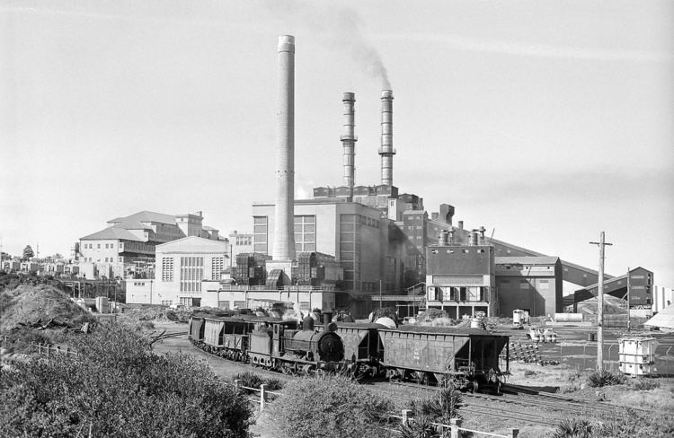 Bunnerong Power Station No 6 runs past Bunnerong Power Station with wagons of ash Flickr