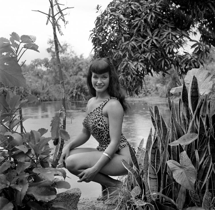 Famed Bettie Page photographer Bunny Yeager dies at age 85