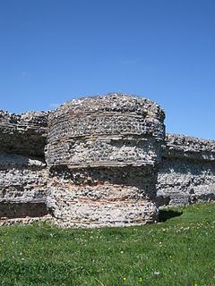 Burgh Castle Roman Site httpsuploadwikimediaorgwikipediacommonsthu