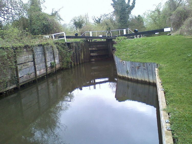 Burghfield Lock