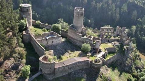 Burgruine Kollmitz Ruine Kollmitz an der Thaya Raabs a d Thaya Niedersterreich