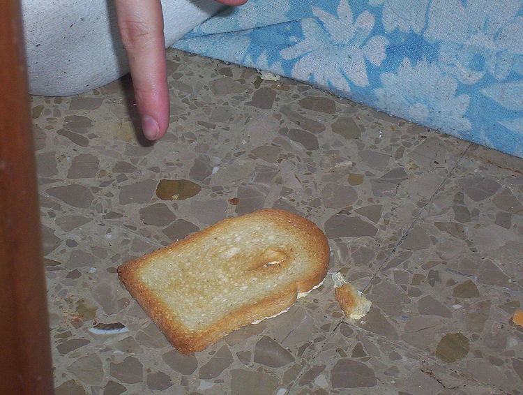 Buttered toast phenomenon