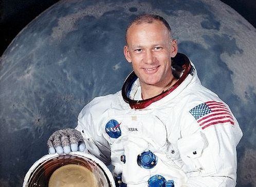 Buzz Aldrin Astronaut Buzz Aldrin Recounts Apollo 11 UFO Encounter