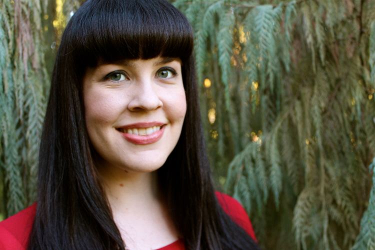 Caitlin Doughty wwworderofthegooddeathcomwpcontentuploads201