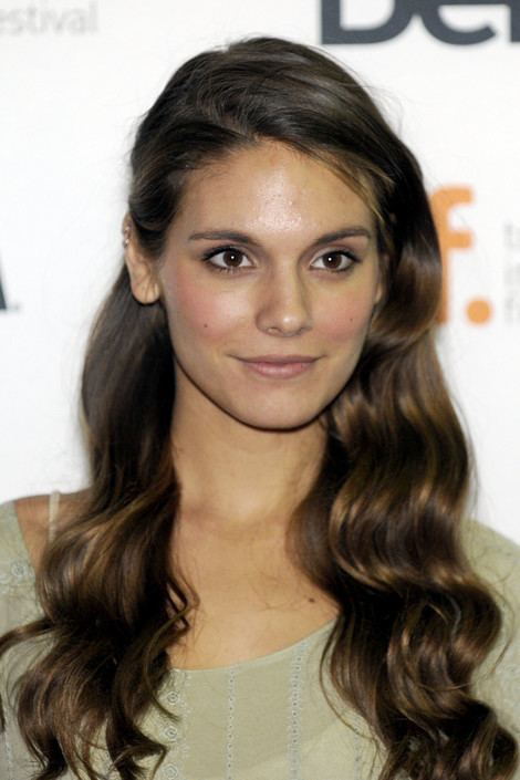 Caitlin Stasey Caitlin Stasey Wikipedia Beautiful women Pinterest Caitlin