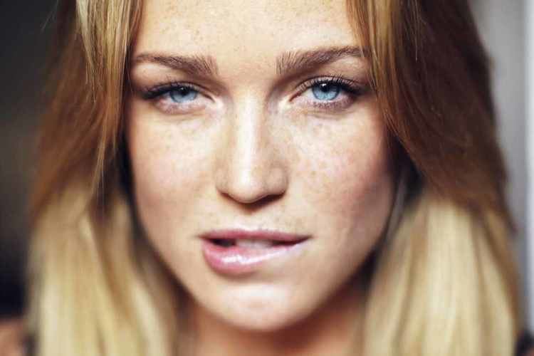 Caity Lotz Caity Lotz and her freckles Celebs