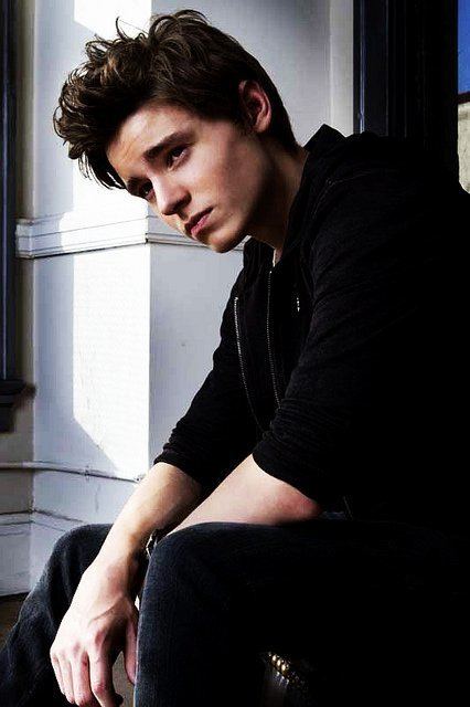 Callan McAuliffe Chicos para tus novelas Callan McAuliffe Wattpad