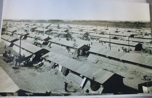 Camp de concentration d'Argelès-sur-Mer Le premier ministre Manuel Valls et Lydie Salvayre prix Goncourt