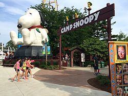 Camp Snoopy httpsuploadwikimediaorgwikipediacommonsthu