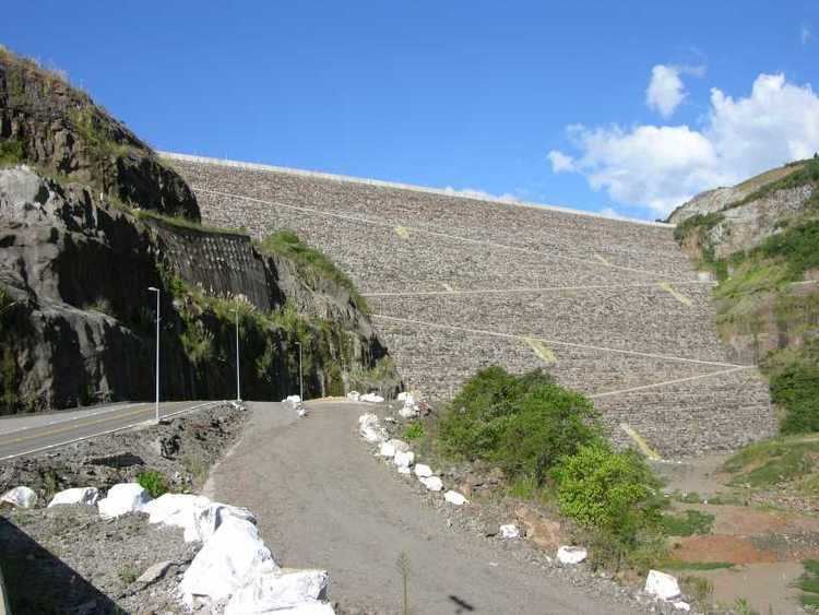Campos Novos Dam httpsuploadwikimediaorgwikipediacommons88