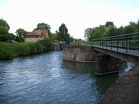 Canal de Huningue httpsuploadwikimediaorgwikipediacommonsthu