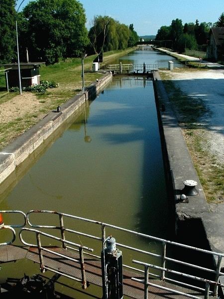 Canal du Loing httpsfiles1structuraedefilesphotos64canal