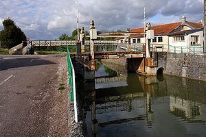 Canal entre Champagne et Bourgogne httpsuploadwikimediaorgwikipediacommonsthu