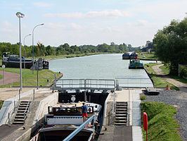 Canal latéral à l'Aisne httpsuploadwikimediaorgwikipediacommonsthu