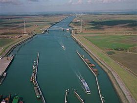 Canal through Zuid-Beveland httpsuploadwikimediaorgwikipediacommonsthu